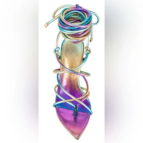 Comes with Original Box Iggy Heel in Multi
DUNDAS x REVOLVE, 7.5 - Picture 6 of 14